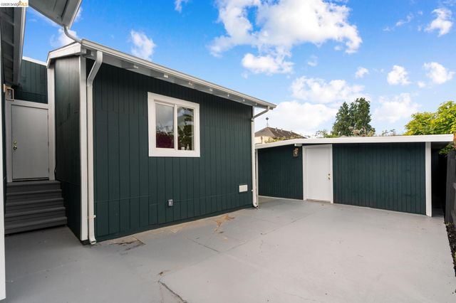 5521 Fremont St, Oakland, CA 94608