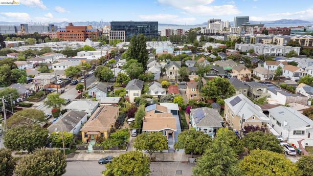 5521 Fremont St, Oakland, CA 94608