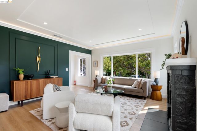 5521 Fremont St, Oakland, CA 94608