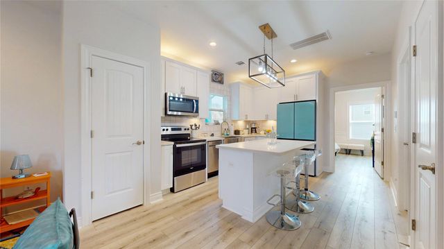 3211 Avenue K, Galveston, TX 77550