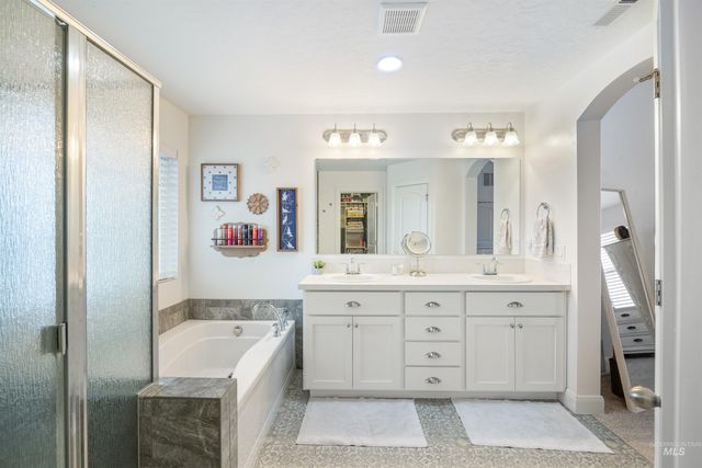 1220 E Timber Trail Dr, Kuna, ID 83634
