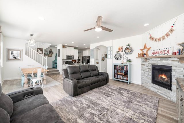 1220 E Timber Trail Dr, Kuna, ID 83634