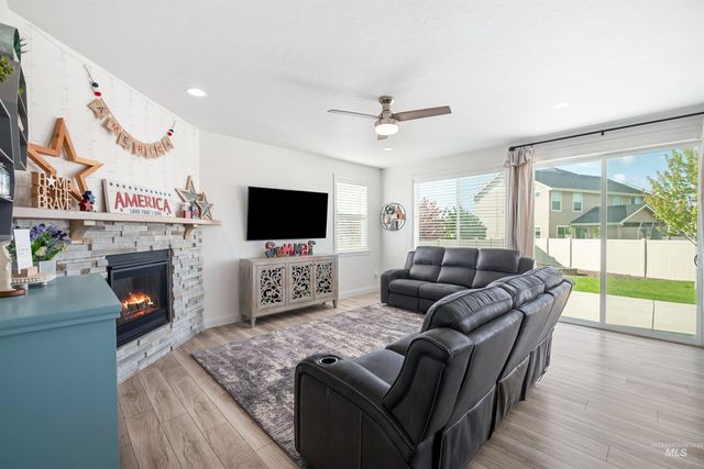 1220 E Timber Trail Dr, Kuna, ID 83634