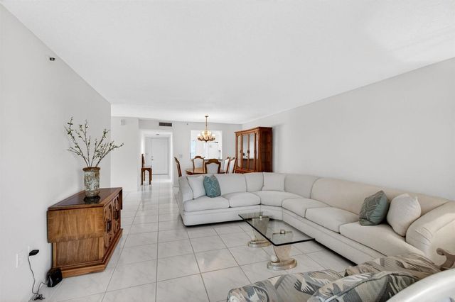 14111 Royal Vista Drive 310, Delray Beach, FL 33484