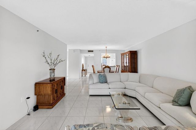 14111 Royal Vista Drive 310, Delray Beach, FL 33484