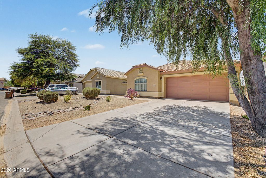 Image 2 of property listing at 35654 N MURRAY GREY Drive, San Tan Valley, AZ 85143