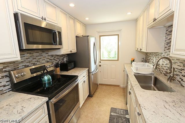 820 Ketch DR 2, Naples, FL 34103