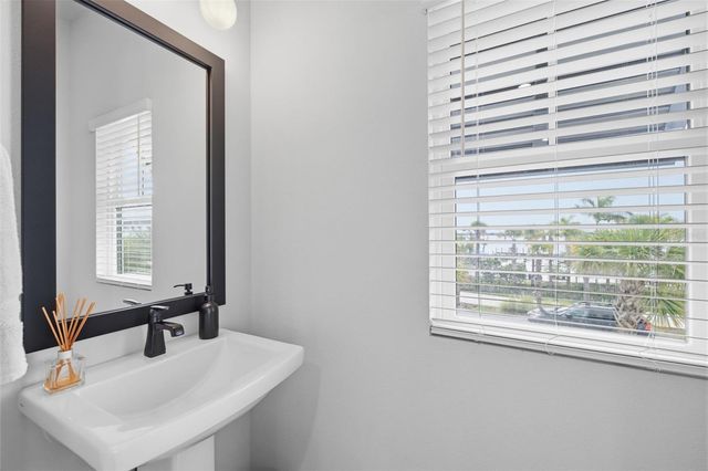 1528 SKYSAIL LANE, Sarasota, FL 34240