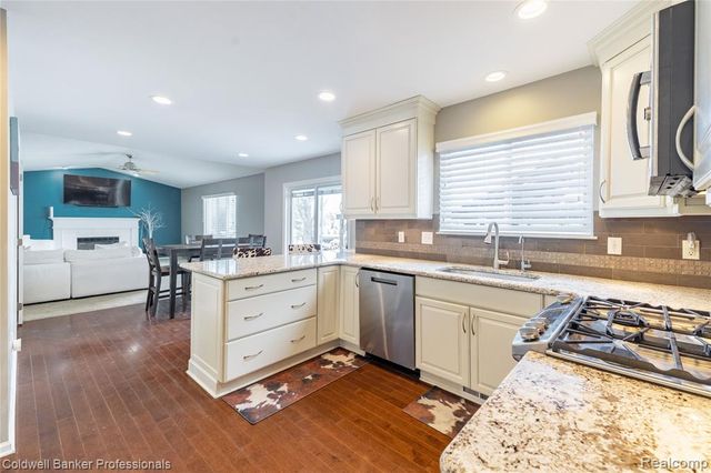 60628 S Lyon Trail, South Lyon, MI 48178