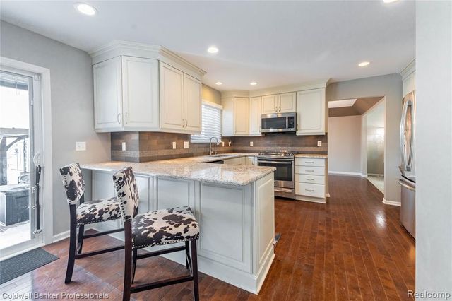 60628 S Lyon Trail, South Lyon, MI 48178