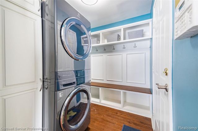 60628 S Lyon Trail, South Lyon, MI 48178