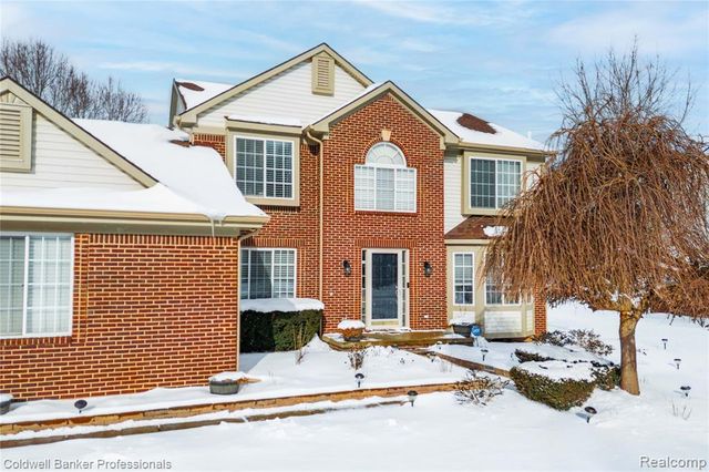 60628 S Lyon Trail, South Lyon, MI 48178