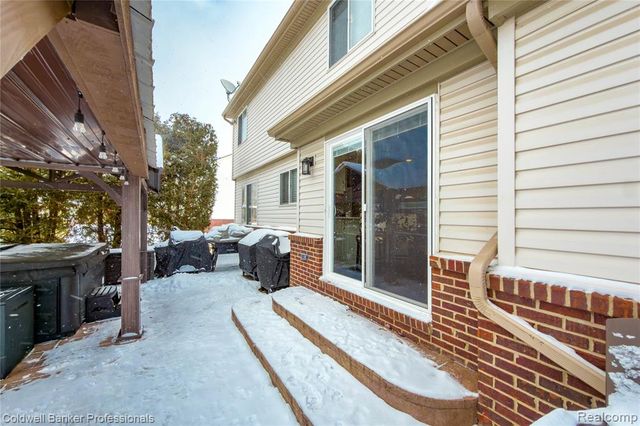 60628 S Lyon Trail, South Lyon, MI 48178