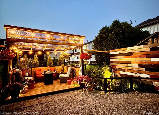 60628 S Lyon Trail, South Lyon, MI 48178