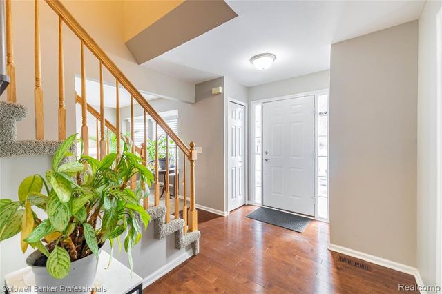 60628 S Lyon Trail, South Lyon, MI 48178