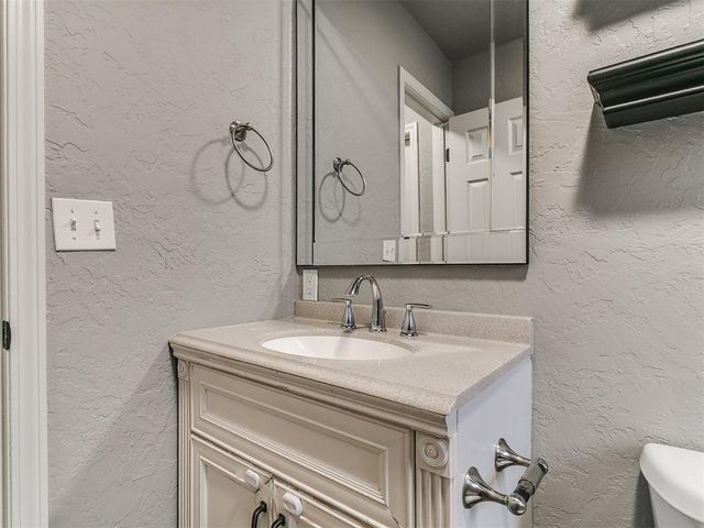 1017 S Anderson Road, Choctaw, OK 73020