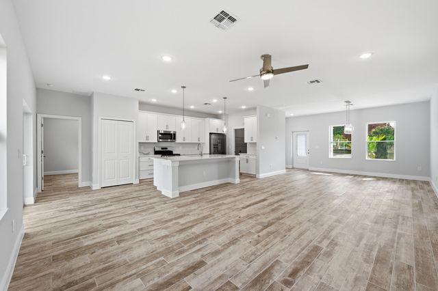 7825 92nd Court, Vero Beach, FL 32967