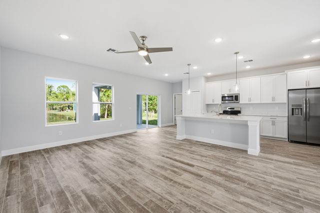 7825 92nd Court, Vero Beach, FL 32967