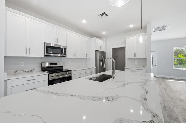 7825 92nd Court, Vero Beach, FL 32967