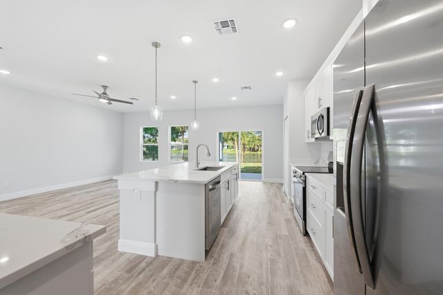 7825 92nd Court, Vero Beach, FL 32967