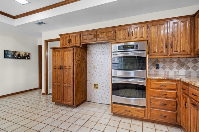 4203 Oak Springs Drive, Arlington, TX 76016