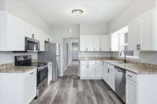 1121 2nd Street, Hudson, WI 54016