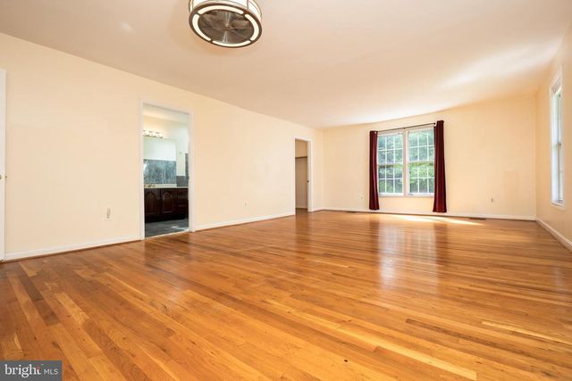 11506 KAREN DR, Rockville, MD 20854