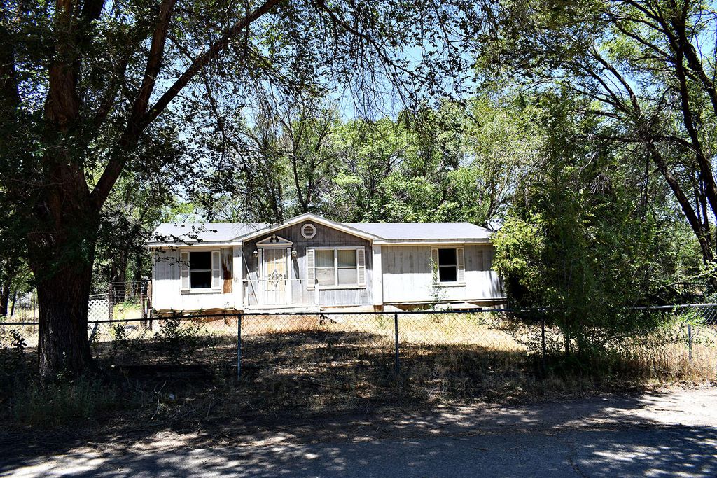 17 Mountain Laurel Street, Los Lunas, NM 87031