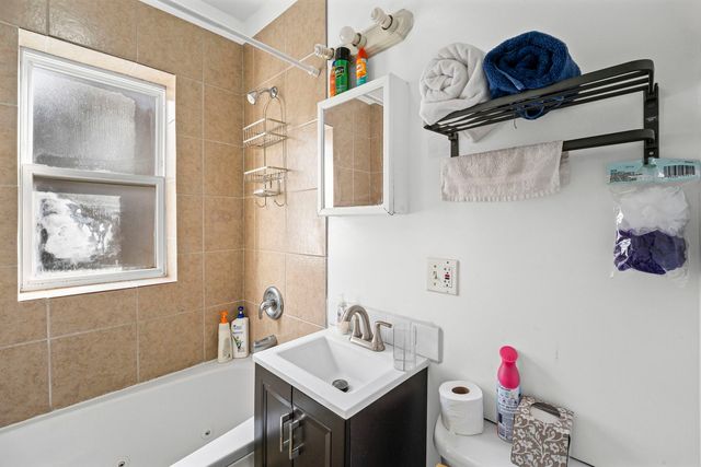 6319 N Sacramento Avenue 3E, Chicago, IL 60659