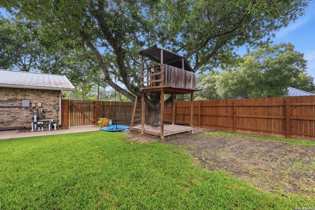 1250 HOLLYHOCK LN, New Braunfels, TX 78130