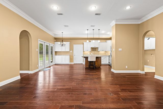 106 Pine Island Dr, Marshall, TX 75672