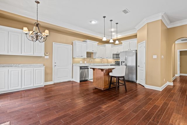 106 Pine Island Dr, Marshall, TX 75672