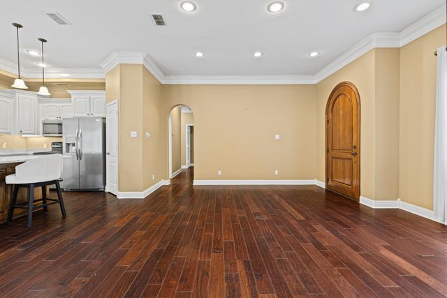 106 Pine Island Dr, Marshall, TX 75672