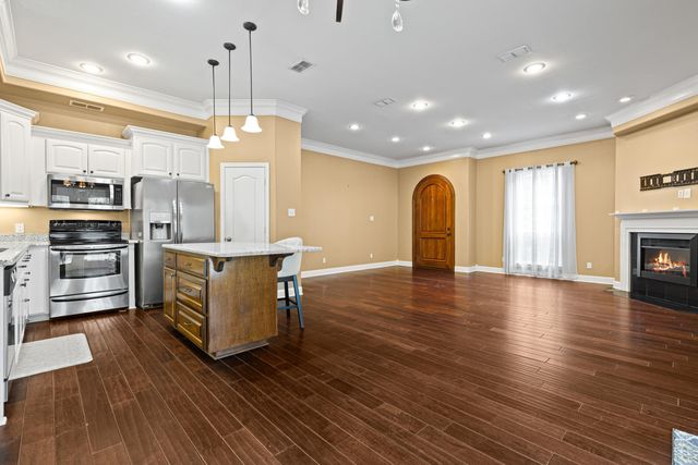 106 Pine Island Dr, Marshall, TX 75672