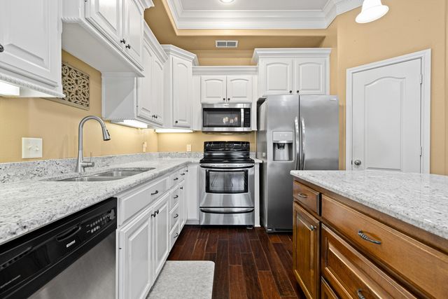 106 Pine Island Dr, Marshall, TX 75672