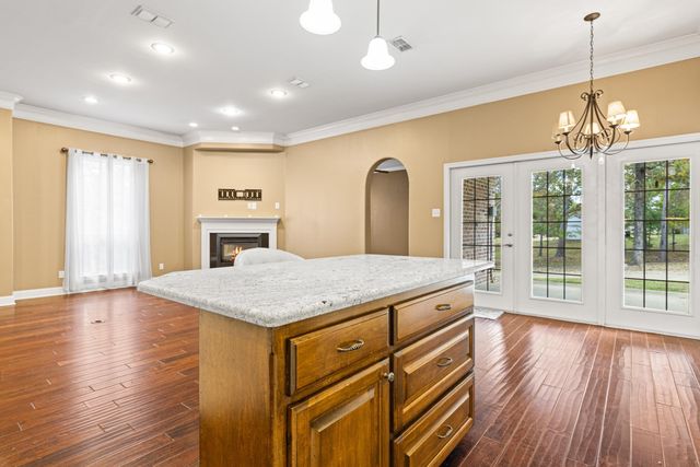 106 Pine Island Dr, Marshall, TX 75672