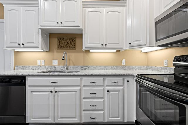 106 Pine Island Dr, Marshall, TX 75672