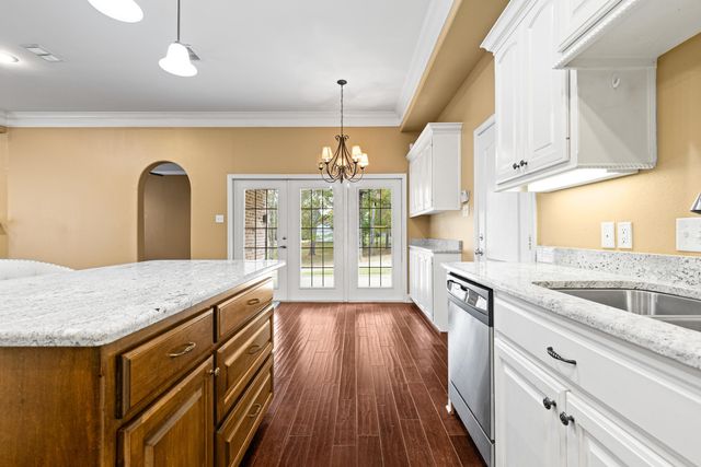 106 Pine Island Dr, Marshall, TX 75672