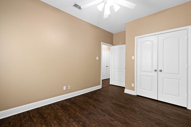 106 Pine Island Dr, Marshall, TX 75672