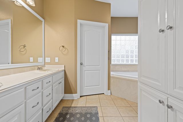 106 Pine Island Dr, Marshall, TX 75672