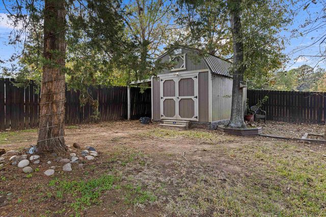 106 Pine Island Dr, Marshall, TX 75672