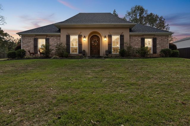 106 Pine Island Dr, Marshall, TX 75672