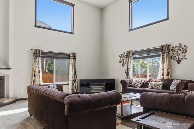 301 Barry Loop, Mount Vernon, WA 98274
