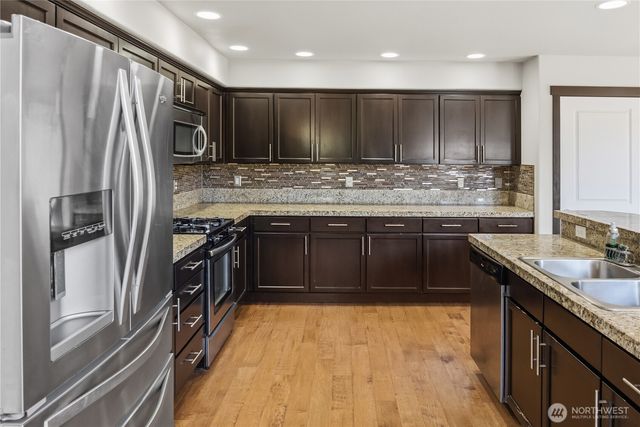 301 Barry Loop, Mount Vernon, WA 98274
