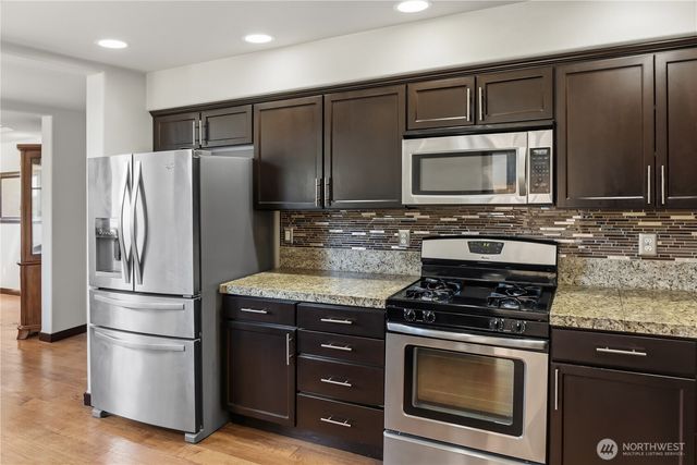 301 Barry Loop, Mount Vernon, WA 98274