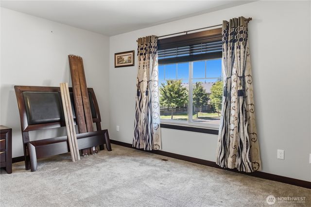 301 Barry Loop, Mount Vernon, WA 98274