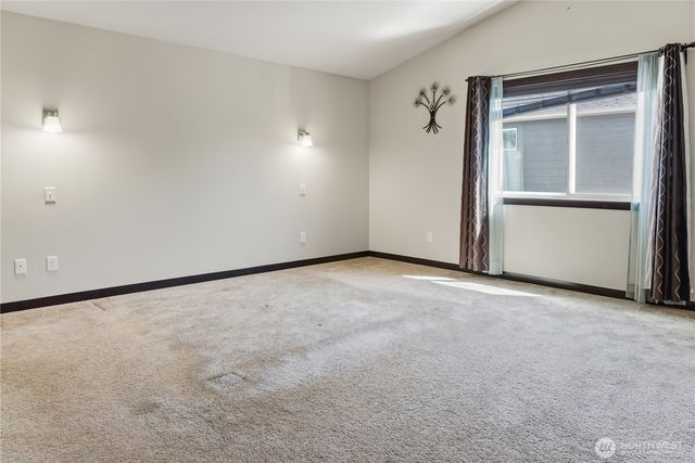 301 Barry Loop, Mount Vernon, WA 98274