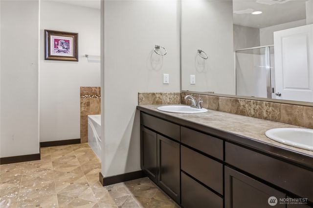301 Barry Loop, Mount Vernon, WA 98274