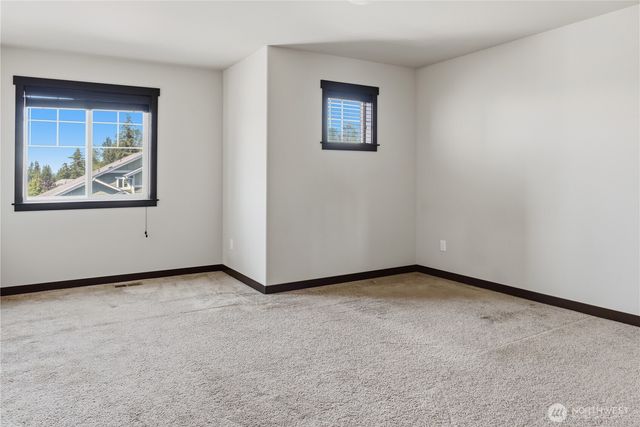 301 Barry Loop, Mount Vernon, WA 98274