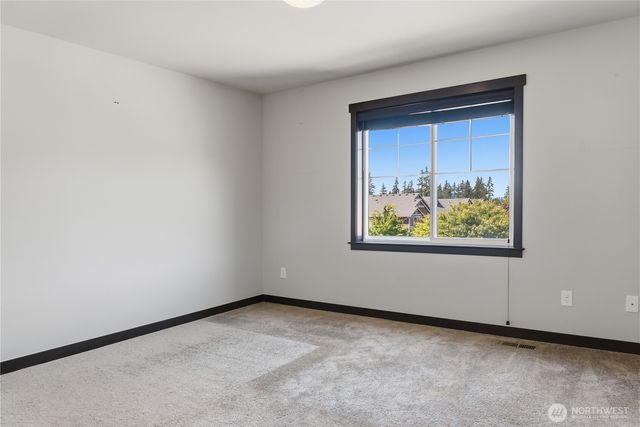 301 Barry Loop, Mount Vernon, WA 98274